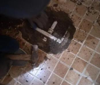 德格卫生间漏水维修公司为您分享下卫生间渗水如何处理及注意事项